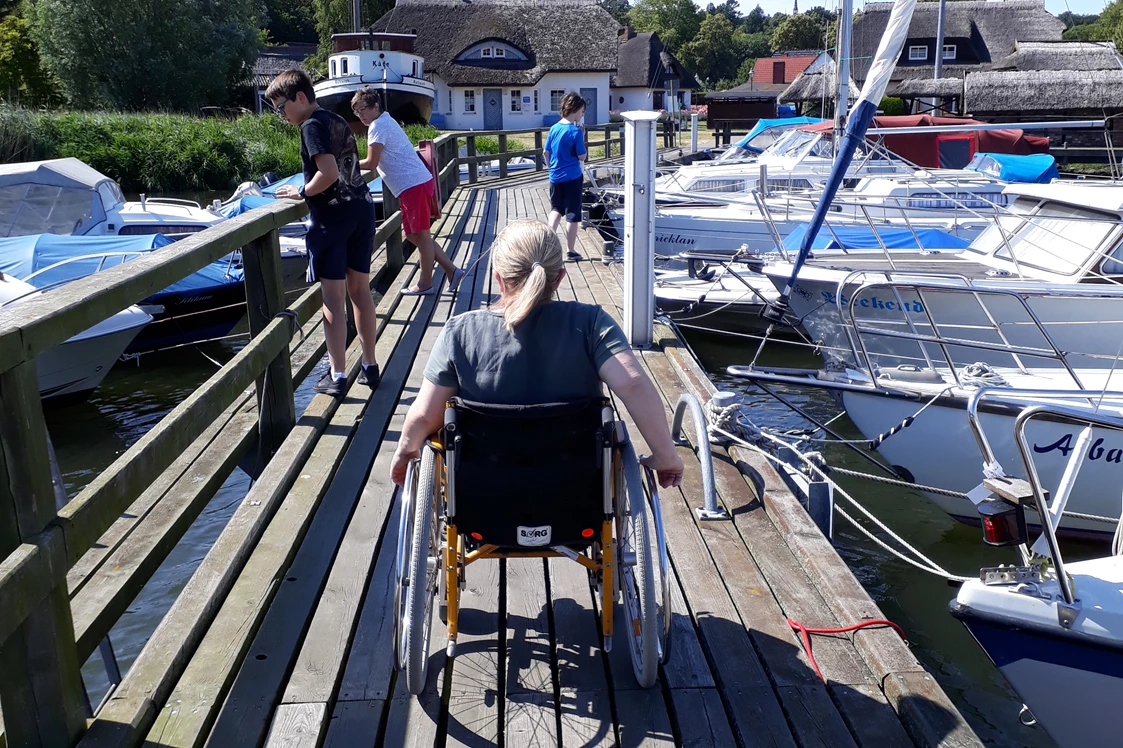 Rollstuhl-Urlaub: Spazieren in Ralswiek - Ferienwohnungen "Käpt´n Udo"