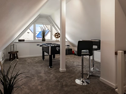 Rollstuhlgerechte Unterkunft - Unterkunftsart: Ferienhaus - Dachgeschoss / Spiel,- Aktivitätszimmer - Haus Fichte