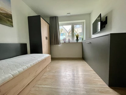 Rollstuhlgerechte Unterkunft - Unterkunftsart: Ferienhaus - zusätzliches Klappbett im Schlazimmer im EG - Haus Fichte