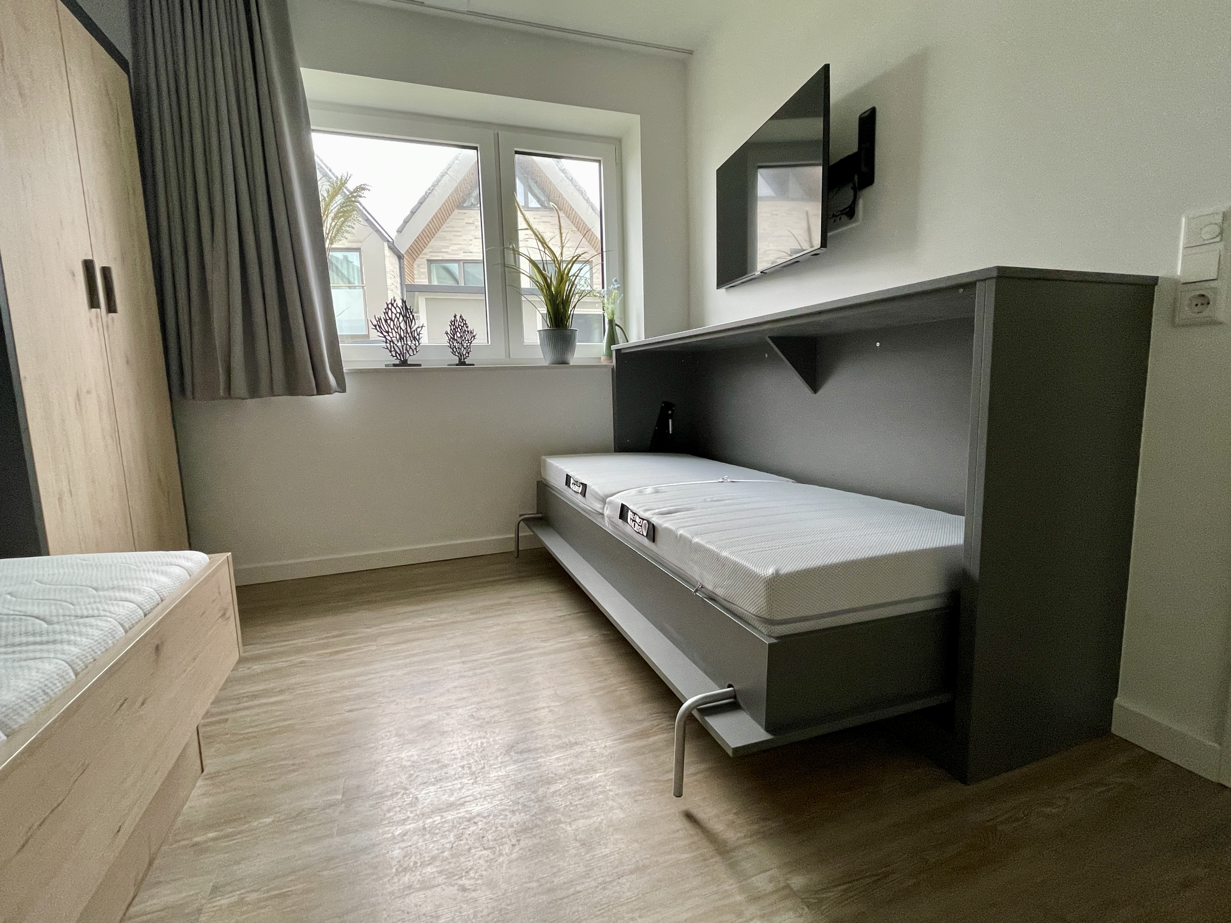 Rollstuhl-Urlaub: zusätzliches Klappbett im Schlazimmer im EG - Haus Fichte