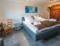Rollstuhl-Urlaub: Schlafzimmer mit elektrisch verstellbarem Bett perfekt für unsere Gäste im Rollstuhl. - Feriendomizil Nordstern