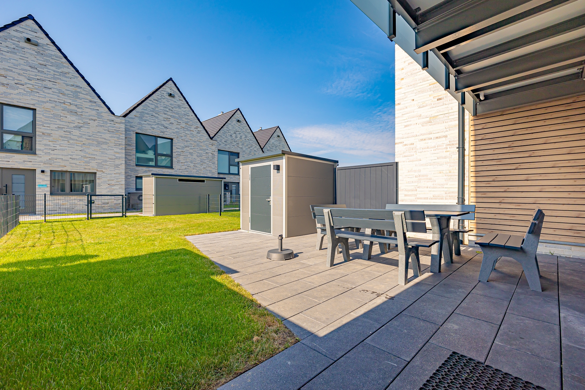 Rollstuhl-Urlaub: möblierte Terrasse und Gartenbereich (eingezäunt) - Korn-Koje