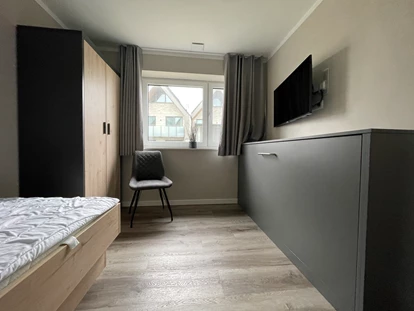 Rollstuhlgerechte Unterkunft - Unterkunftsart: Ferienhaus - zusätzliches Klappbett im Schlazimmer im EG - Korn-Koje