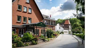 Rollstuhlgerechte Unterkunft - Barrierefreiheit-Merkmale: Für Gäste mit Hörbehinderung oder gehörlose Menschen - Kiel (Kreisfreie Stadt Kiel, Kreis Rendsburg-Eckernförde) - Aussenansicht, Hoteleingang - Hotel Birke