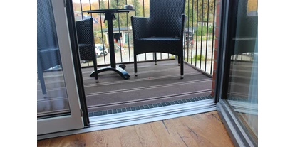 Rollstuhlgerechte Unterkunft - Barrierefreiheit-Merkmale: Für Gäste mit Hörbehinderung oder gehörlose Menschen - Kiel (Kreisfreie Stadt Kiel, Kreis Rendsburg-Eckernförde) - Balkon Zugang - Hotel Birke