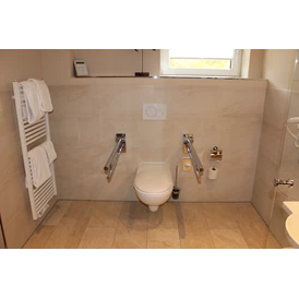 Rollstuhl-Urlaub: Badezimmer, WC - Hotel Birke