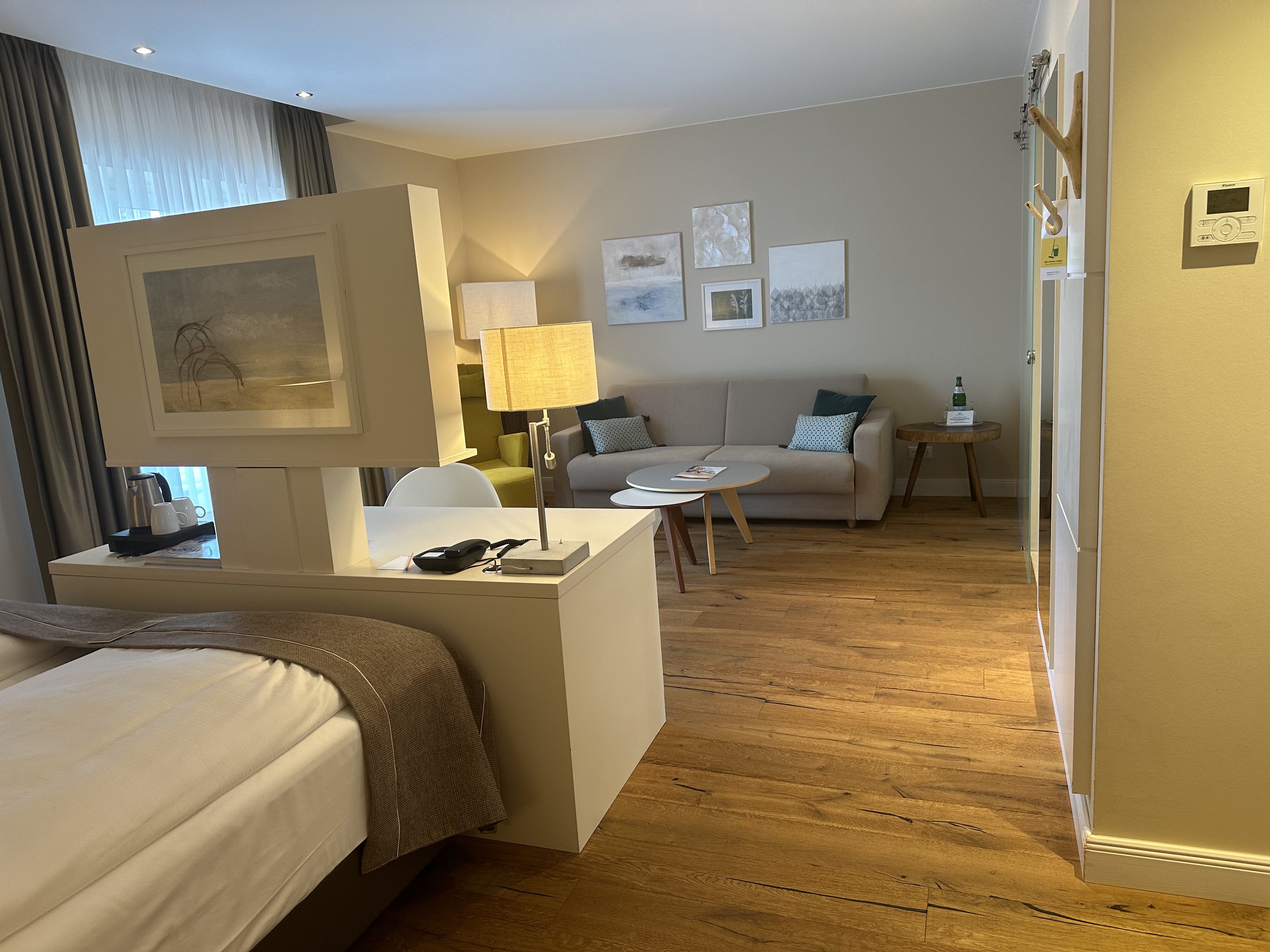 Rollstuhl-Urlaub: Barrierefreies Zimmer, Sitzecke (Beispielfoto) - Hotel Birke