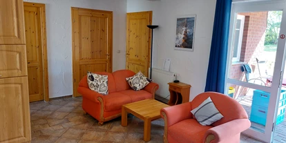 Rollstuhlgerechte Unterkunft - Unterkunftsart: Ferienhaus - Wohnzimmer - Freistehender Bungalow im Poggenhof auf Insel Rügen