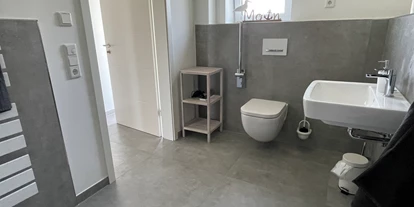 Rollstuhlgerechte Unterkunft - Unterkunftsart: Ferienhaus - WC unten - Ferienbude an den Wehlen