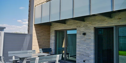 Rollstuhlgerechte Unterkunft - Unterkunftsart: Ferienhaus - möblierte Terrasse mit eingezäuntem Gartenbereich - Ferienbude an den Wehlen