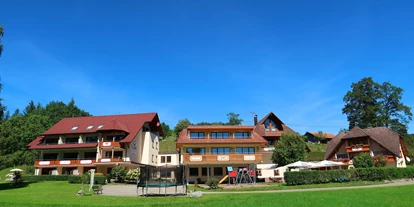 Rollstuhlgerechte Unterkunft - Pflegebett - Außenansicht - Landgasthof Adler-Pelzmühle *** S bei Freiburg