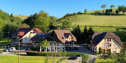 Rollstuhlgerechte Unterkunft - Pflegebett - Außenansicht - Landgasthof Adler-Pelzmühle *** S bei Freiburg