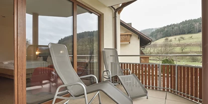 Rollstuhlgerechte Unterkunft - Pflegebett - Großer Südbalkon mit herrlichem Ausblick zu den Schwarzwaldbergen - Landgasthof Adler-Pelzmühle *** S bei Freiburg