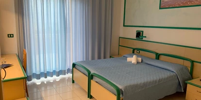 Rollstuhlgerechte Unterkunft - Barrierefreiheit-Merkmale: Für Gäste mit Sehbehinderung oder blinde Menschen - Doppelzimmer - Feriendorf Bella Italia