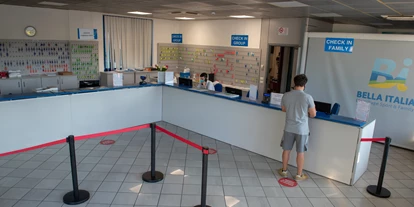 Rollstuhlgerechte Unterkunft - Barrierefreiheit-Merkmale: Für Gäste mit Sehbehinderung oder blinde Menschen - Reception - Feriendorf Bella Italia