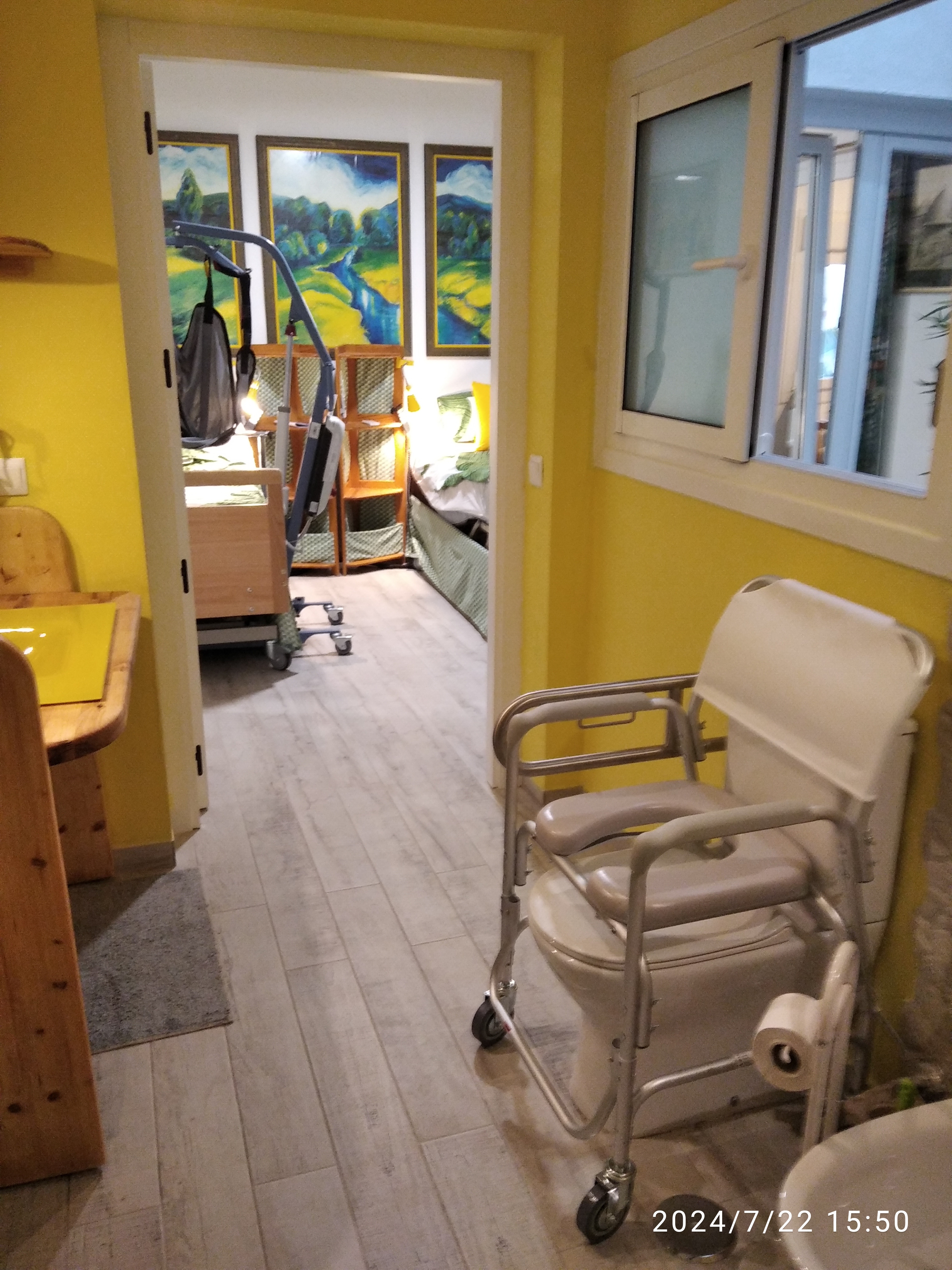 Rollstuhl-Urlaub: Dusch/WC Stuhl steht zur Verfügung - Jornescasa