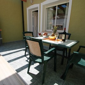 Rollstuhl-Urlaub: Gemütliche Terrasse  - Residencial Thomas A1-A4