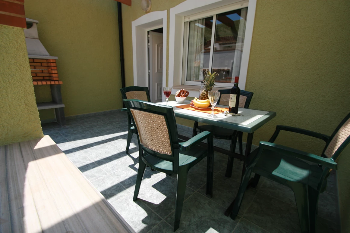 Rollstuhl-Urlaub: Gemütliche Terrasse  - Residencial Thomas A1-A4