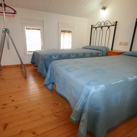 Rollstuhl-Urlaub: OG 2. Schlafzimmer mit 2 Einzelbetten - Residencial Thomas A1-A4