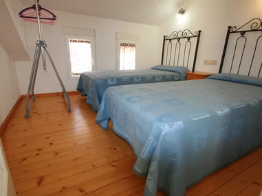 Rollstuhl-Urlaub: OG 2. Schlafzimmer mit 2 Einzelbetten - Residencial Thomas A1-A4