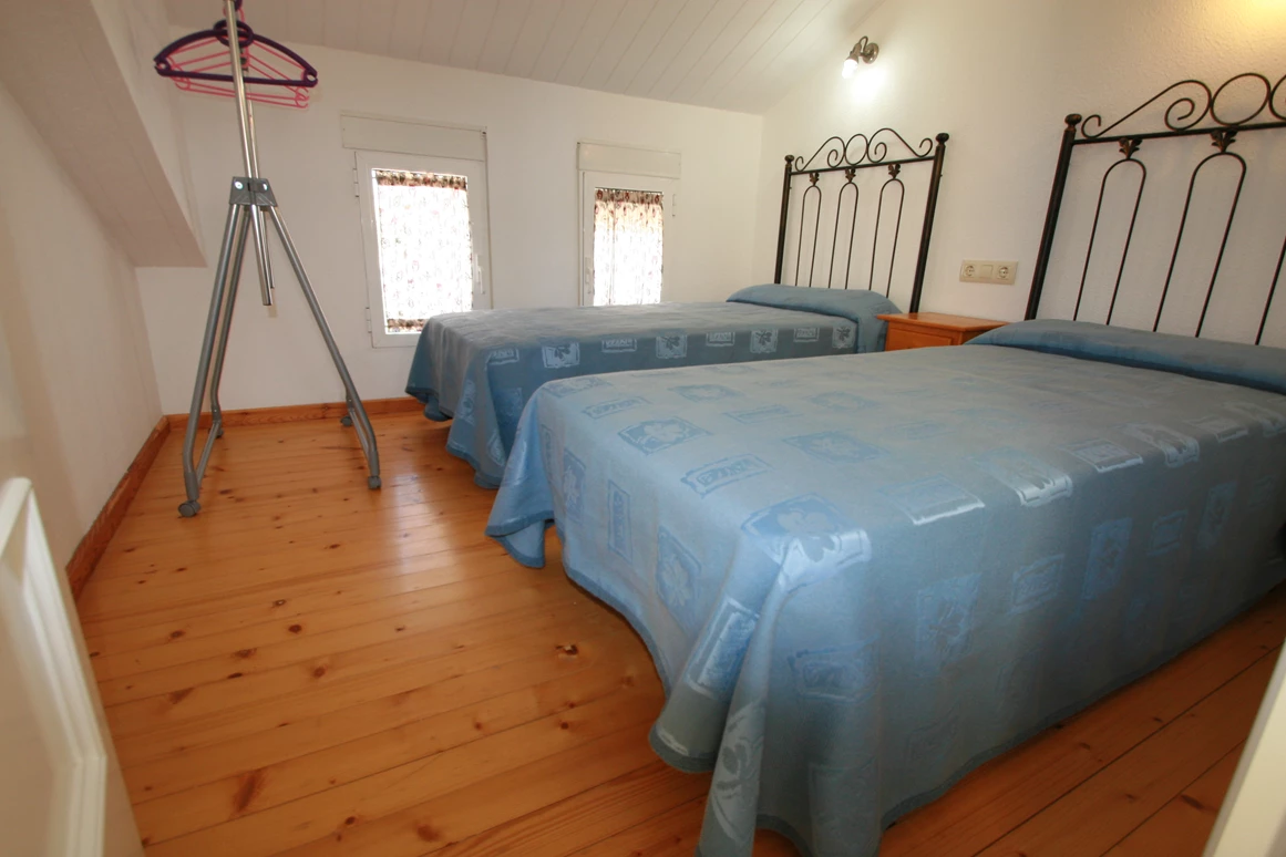 Rollstuhl-Urlaub: OG 2. Schlafzimmer mit 2 Einzelbetten - Residencial Thomas A1-A4