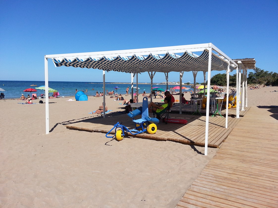 Rollstuhl-Urlaub: Beschatteter Strand für Behinderte, nur 4 km Entfernung - Residencial Thomas A1-A4