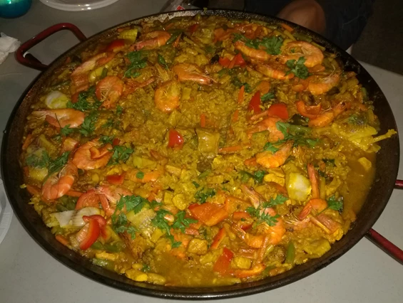 Rollstuhl-Urlaub: Fiestas, gemeinsam Paella essen  - Residencial Thomas A1-A4