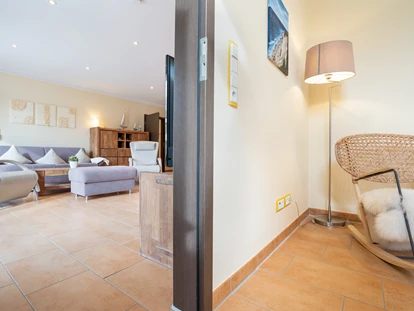 Rollstuhlgerechte Unterkunft - Blick ins Wohnzimmer - Appartement Sorgenlos in Grömitz