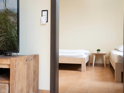Rollstuhlgerechte Unterkunft - Blick in Schlafzimmer 2 - Appartement Sorgenlos in Grömitz