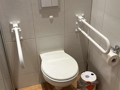 Rollstuhlgerechte Unterkunft - Toilette - Appartement Sorgenlos in Grömitz