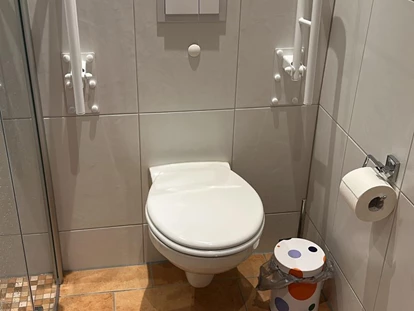 Rollstuhlgerechte Unterkunft - Toilette - Appartement Sorgenlos in Grömitz