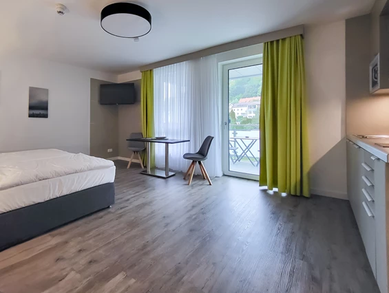 Rollstuhl-Urlaub: Blick in eine Juniorsuite - Gandersheimer Boardinghouse