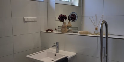 Rollstuhlgerechte Unterkunft - Weserbergland, Harz ... - Bad einer Juniorsuite - Gandersheimer Boardinghouse