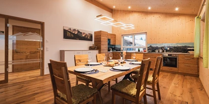 Rollstuhlgerechte Unterkunft - Region Schwaben - Küche, Esszimmer, 1 Bett 90x200cm - Panorama Penthouse