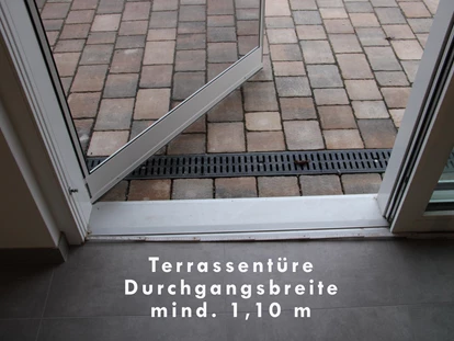 Rollstuhlgerechte Unterkunft - Pflegebett - Terrassentüre, 1,10 m Durchgangsbreite und 5 mm Schwelle - Unser Schwalbennest