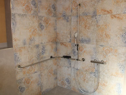 Rollstuhlgerechte Unterkunft - Pflegebett - barrierefreie Dusche, Duschhocker auf Anfrage - Unser Schwalbennest