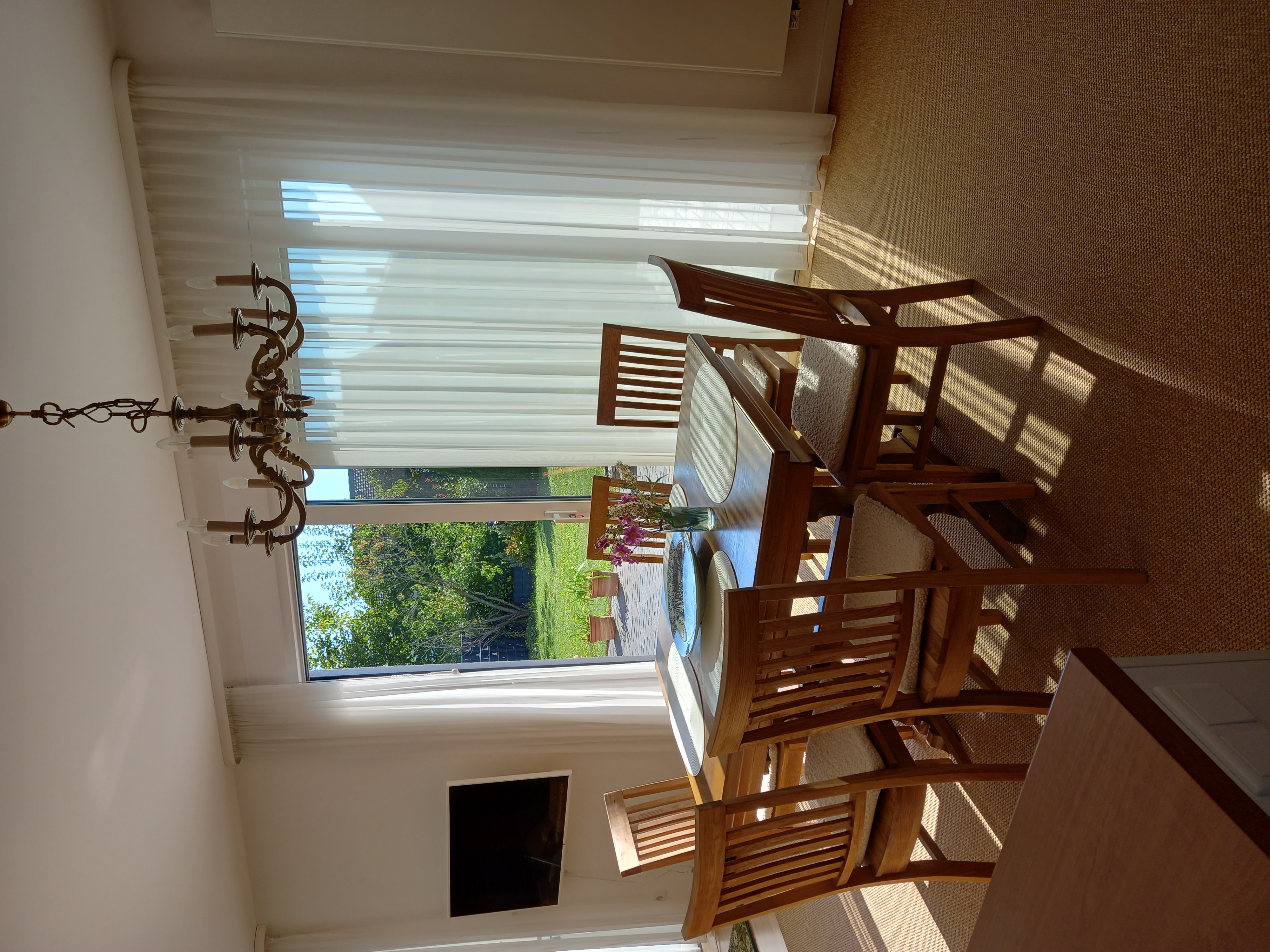 Rollstuhlgerechte Unterkunft - Unterkunftsart: Ferienhaus - Esszimmer mit Blick in den Garten - Ferienhaus "Am Dombogen" Xanten