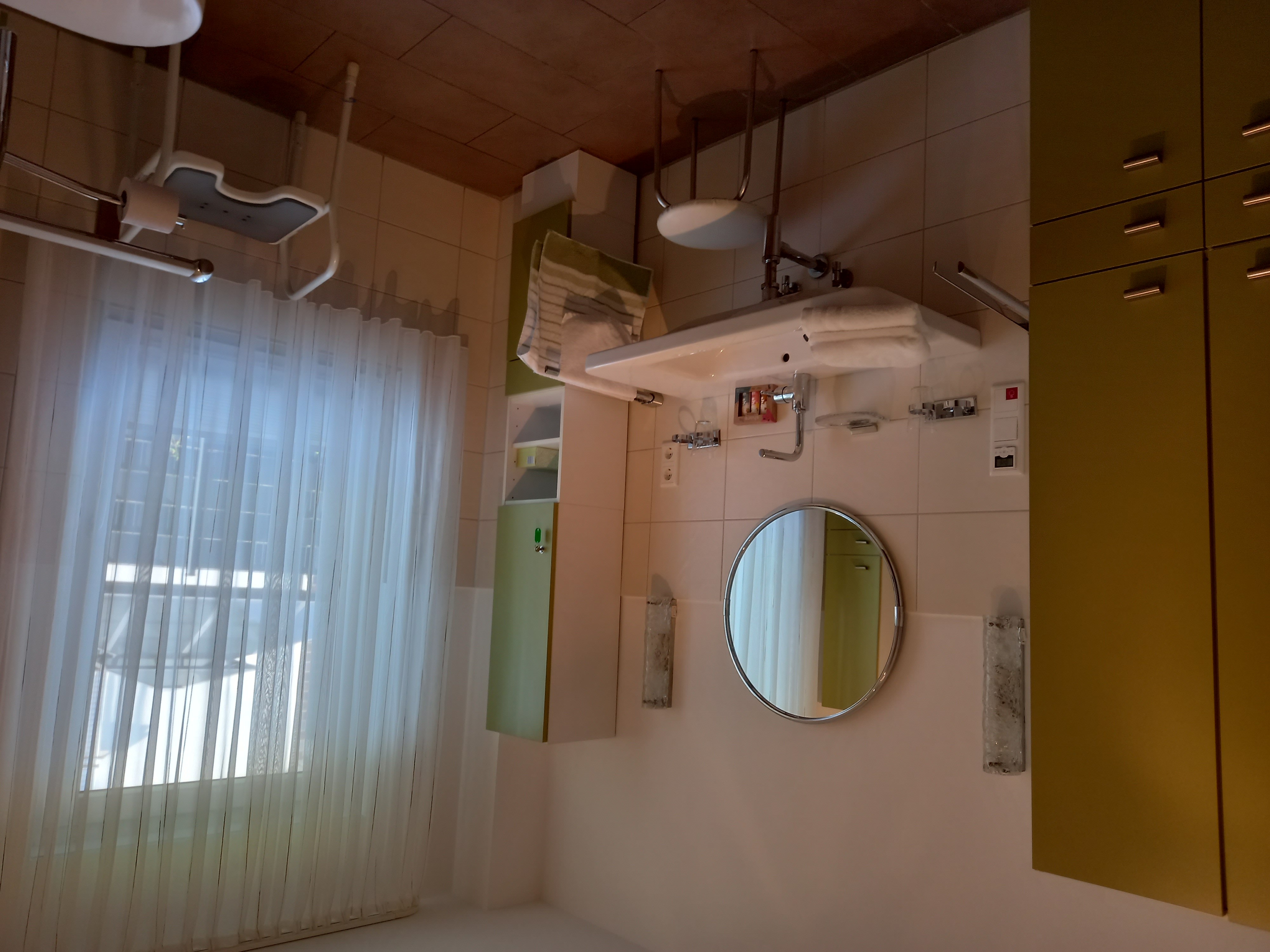 Rollstuhl-Urlaub: Badezimmer EG - Ferienhaus "Am Dombogen" Xanten