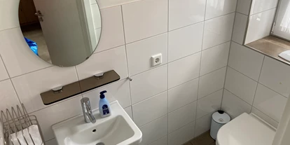 Rollstuhlgerechte Unterkunft - Unterkunftsart: Ferienhaus - Gäste-WC unten (nicht barrierefrei) - Ferienhaus "Am Dombogen" Xanten
