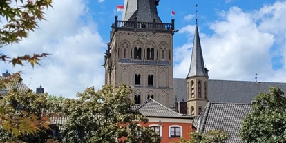 Rollstuhlgerechte Unterkunft - Unterkunftsart: Ferienhaus - Marktplatz mit Xantener Dom - Ferienhaus "Am Dombogen" Xanten