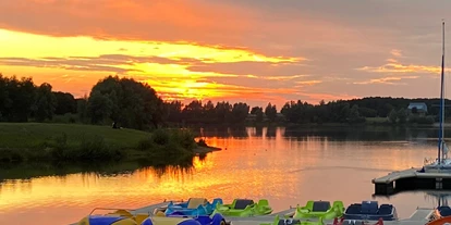 Rollstuhlgerechte Unterkunft - Unterkunftsart: Ferienhaus - Abendstimmung an der Marina der Xantener Südsee - Ferienhaus "Am Dombogen" Xanten