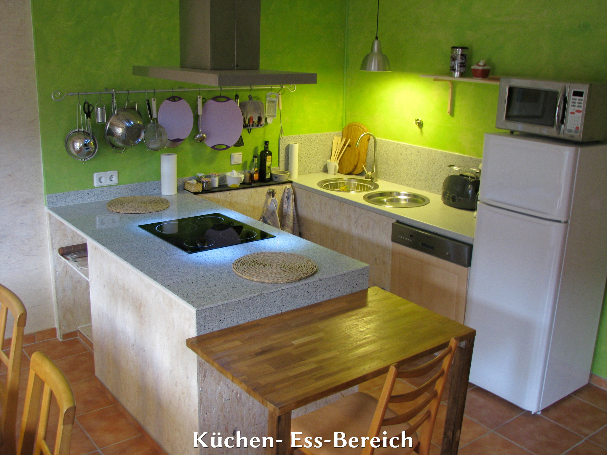 Rollstuhlgerechte Unterkunft - Küche & Essbereich - Barrierefreie Ferienwohnung Godhans