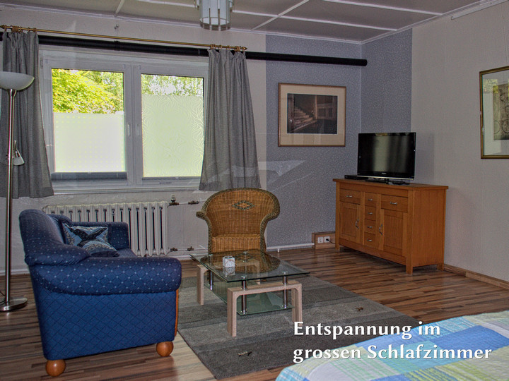 Rollstuhl-Urlaub: Grosses Schlafzimmer - Barrierefreie Ferienwohnung Godhans