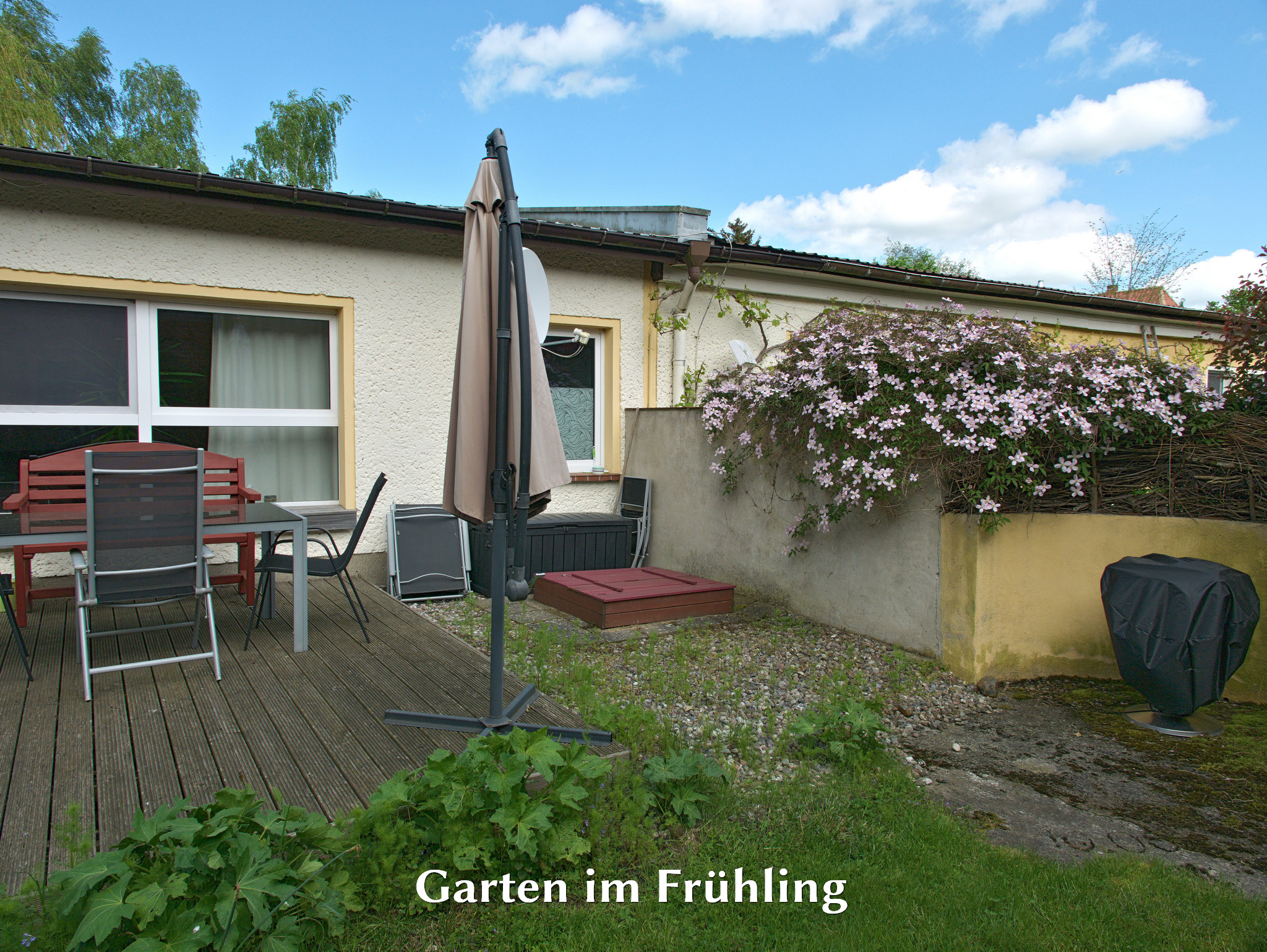 Rollstuhl-Urlaub: Gartenbereich - Barrierefreie Ferienwohnung Godhans