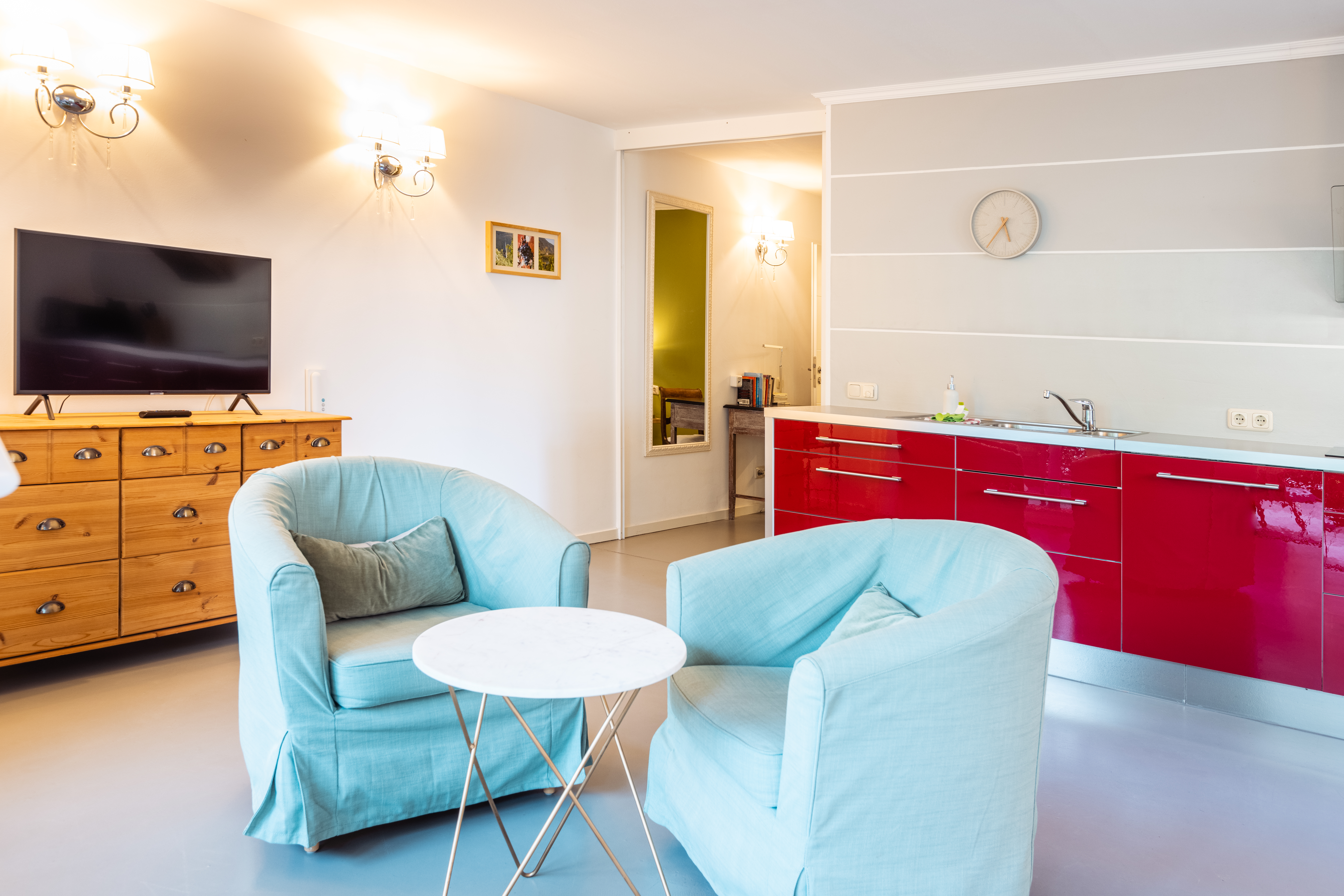 Rollstuhl-Urlaub: Wohn- und Essbereich - Senhalser Höfe - Apartment Gartenhaus