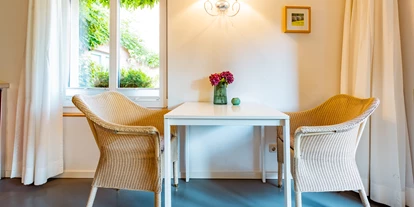 Rollstuhlgerechte Unterkunft - Unterkunftsart: Ferienhaus - Wohn- und Essbereich - Senhalser Höfe - Apartment Gartenhaus