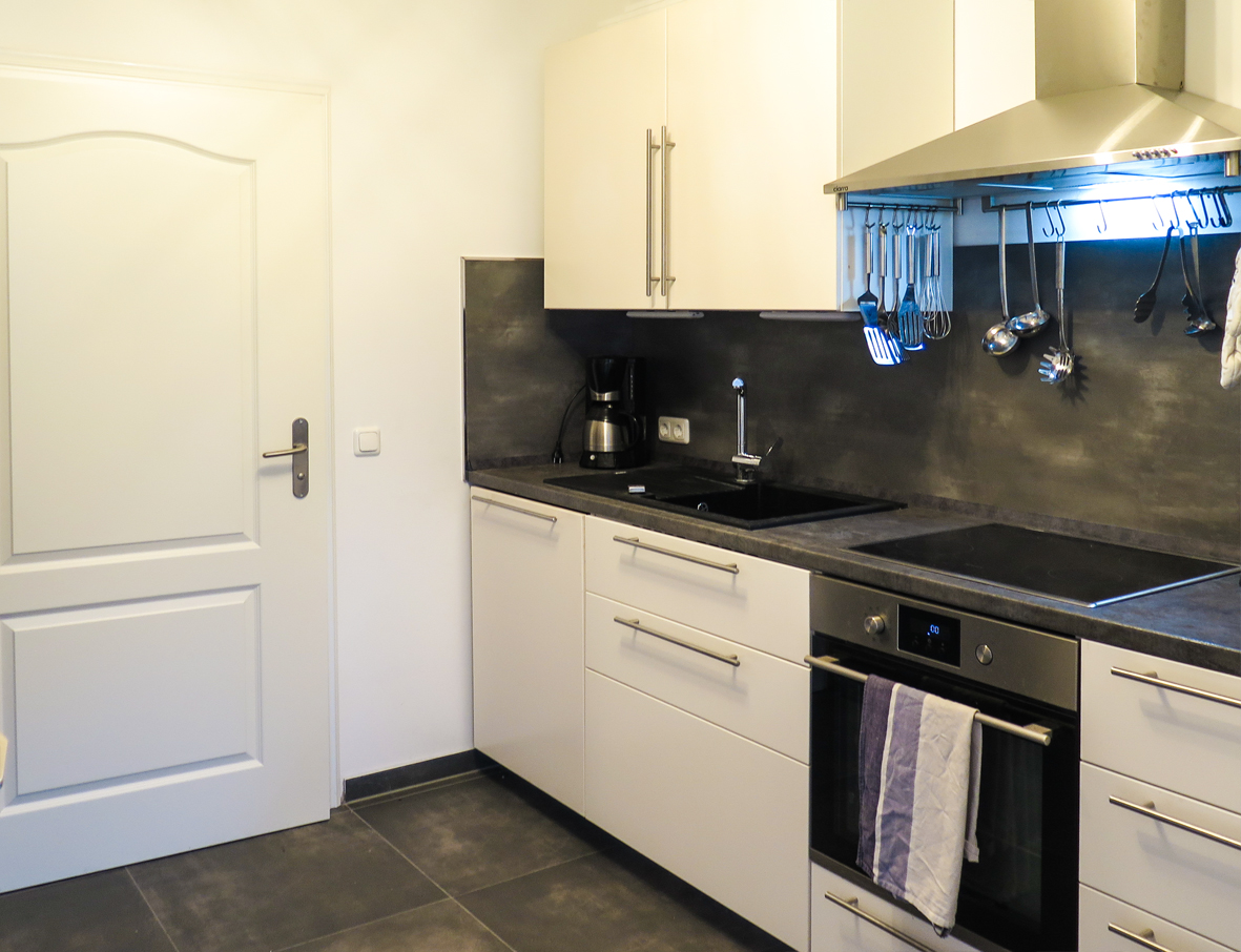 Rollstuhl-Urlaub: Küche Ferienwohnung Komfortzone nahe Lüneburg - FeWo Komfortzone Brietlingen