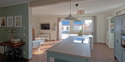 Rollstuhlgerechte Unterkunft - Unterkunftsart: Ferienhaus - offene Wohnküche - Ferienhaus der Pension Am Kirschberg
