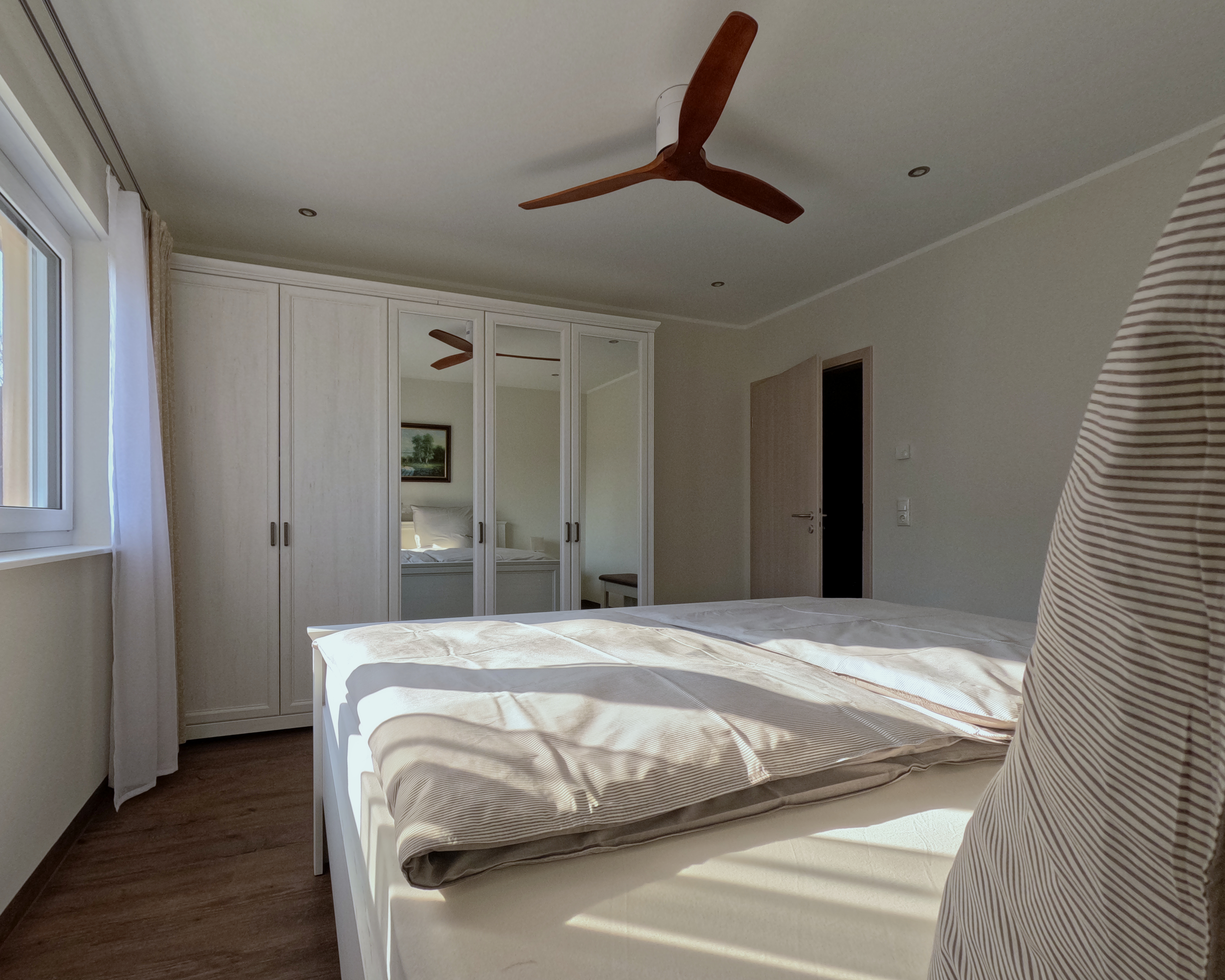 Rollstuhl-Urlaub: Schlafzimmer - Ferienhaus der Pension Am Kirschberg