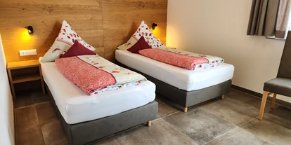 Rollstuhlgerechte Unterkunft - Unterkunftsart: Ferienhaus - Schlafzimmer Einzelbetten - Haus Sonnengruss